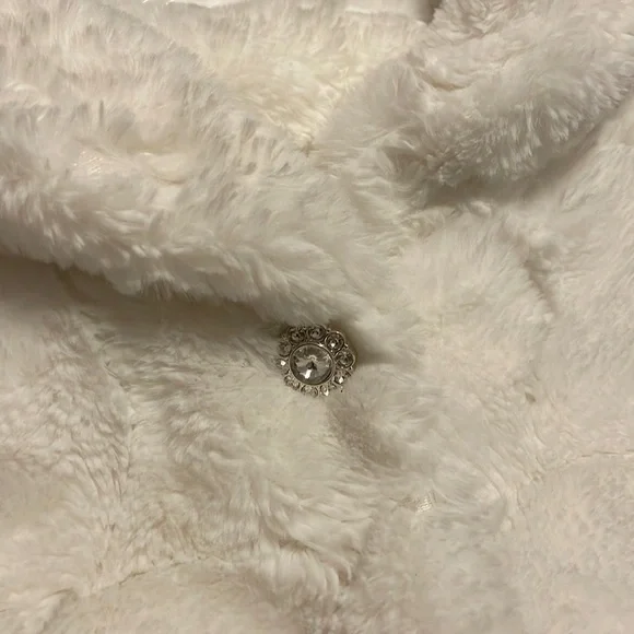 Nina Leonard Faux Fur White Caplet - Picture 2 of 6